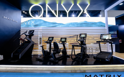 乔山Matrix商用健身器械：从“破碎感”到力量美，不再定义女性健身叙事