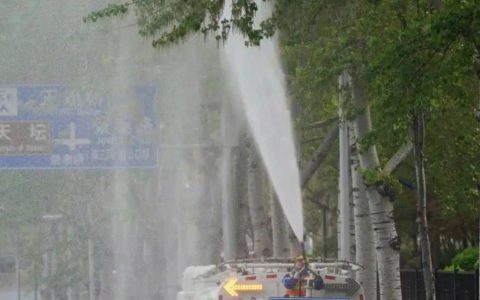 北京大风把飞絮一次性刮跑了？明日气温将飙升！