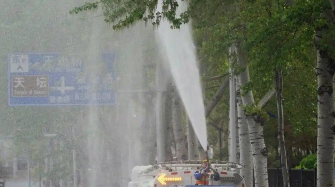 北京大风把飞絮一次性刮跑了？明日气温将飙升！