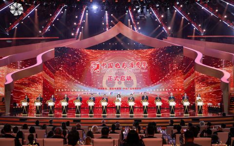 中国银联参与“中国电影消费年”启动仪式 联合建行发布“龙标”信用卡