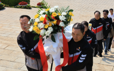 清明缅怀先烈 传承红色基因 顺丰同城开展清明祭扫活动