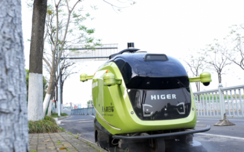 智慧城市新标配：苏州金龙无人清扫车开启城市清洁“智”时代