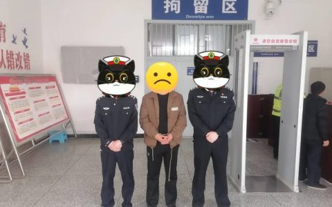 警方通报男子在校门口扇学生耳光