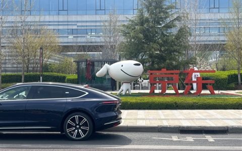 刘强东成蔚来ET9车主：李斌将亲自交车