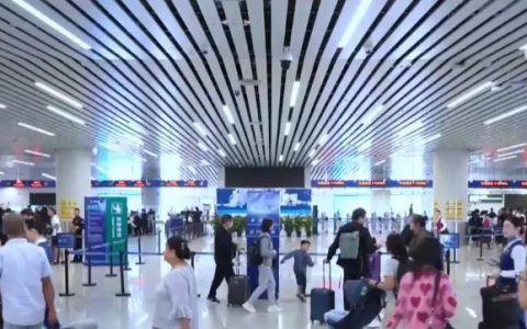 “五一”假期全国口岸出入境迎高峰 多地客流数据亮眼