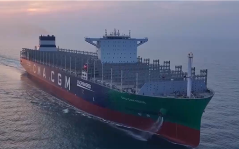 海上带货王！全球最大双燃料动力集装箱船交付：刷新我国建造纪录