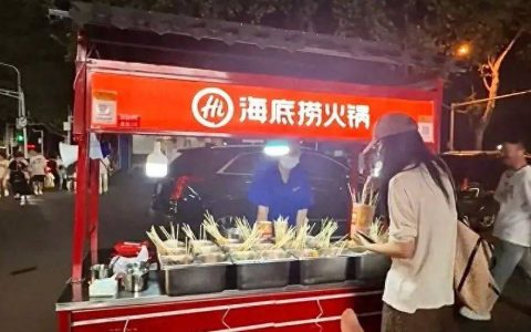一商圈出现“海底捞路边摊”？官方回应：是我们的