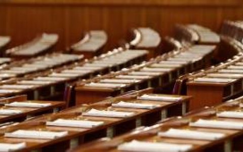 全国铁路建设持续推进 前8个月完成固定资产投资超5000亿元