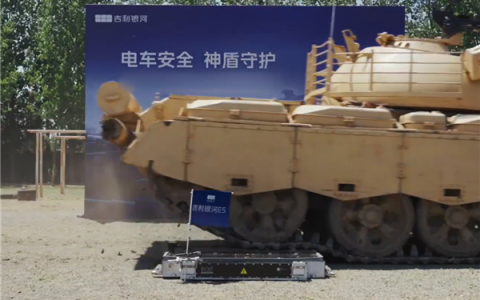 36吨坦克直接碾压！吉利银河E5电池包抗住了