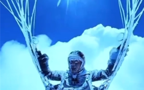 8598米！国内一男子玩滑翔伞被云吸到民航飞机平流层 官方介入调查