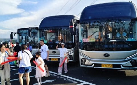 见证致胜时刻！近百辆苏州金龙客车护航苏州队勇夺“苏超”首胜