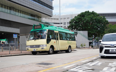 首批集电弓小巴闪耀香港 金旅纯电考斯特开启5分钟快充新纪元