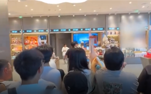 泡泡玛特杭州新店开业2小时就关闭：顾客太多有危险 不知谁是黄牛