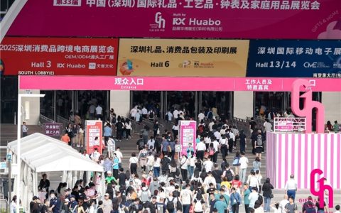 泰国总理佩通坦，被停职