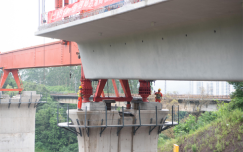 重达542吨！西渝高铁重庆段首孔箱梁成功架设