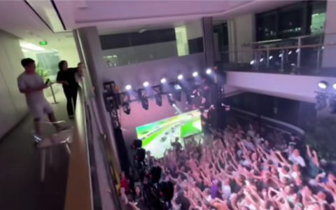 全球首款全景无人机发布后 影石创始人刘靖康撒钱犒劳团队