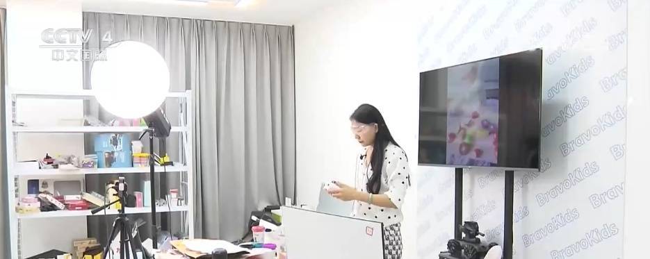 带娃上班两不误 “生育友好”可感可及 新政策与新业态实现“一拍即合”