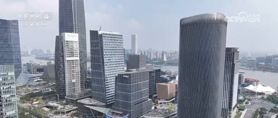 带娃上班两不误 “生育友好”可感可及 新政策与新业态实现“一拍即合”