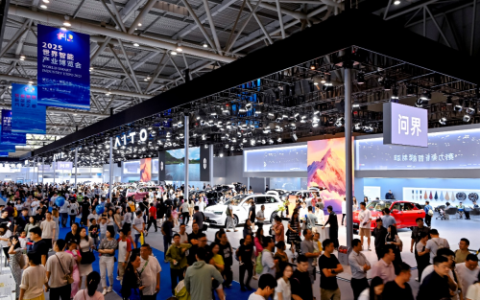 赛力斯展馆成智博会最火爆打卡地 超20万观众现场参观