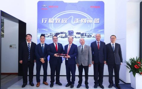 为智利绿色交通注入中国动力！450辆苏州金龙纯电高端客车启程南美