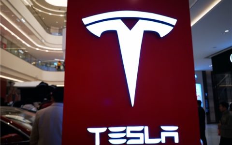 特斯拉董事会 要给马斯克万亿美元薪酬