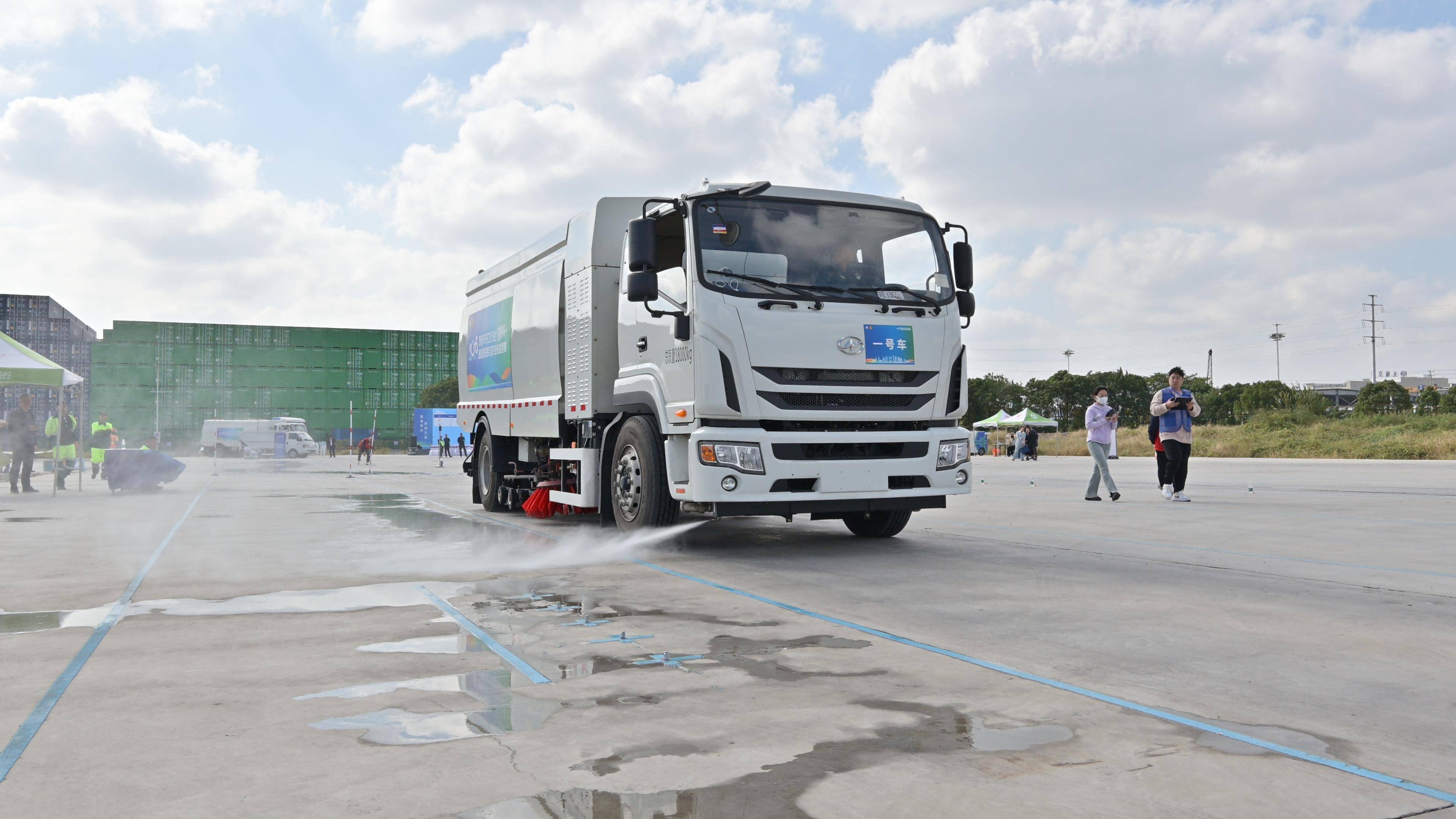 智能环卫升级！苏州金龙全系环卫产品亮相2025年苏州市环卫技能竞赛