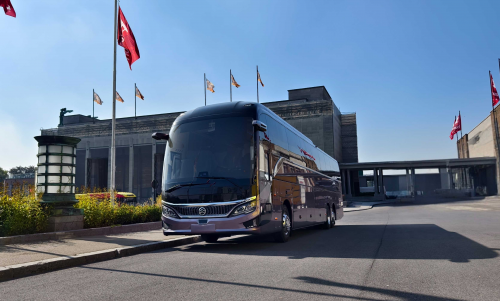 致敬每一程跨越山海的抵达！金旅豪华电动大巴亮相比利时客车展