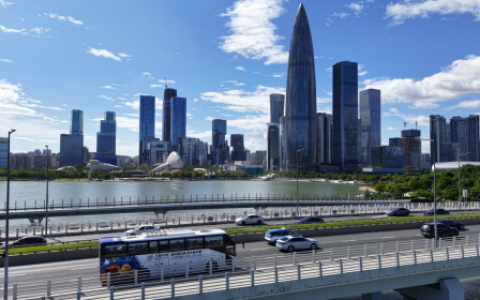 深港联动高端出行标杆！苏州金龙新V系打造湾区文旅“新名片”