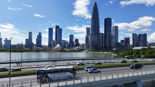 深港联动高端出行标杆！苏州金龙新V系打造湾区文旅“新名片”