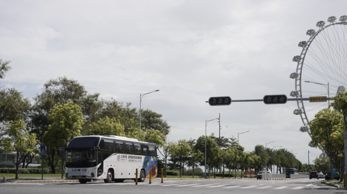 深港联动高端出行标杆！苏州金龙新V系打造湾区文旅“新名片”