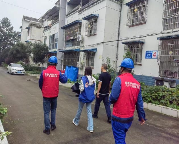 携手政府网格开展“服务进万家”，打通便民服务“最后一米”