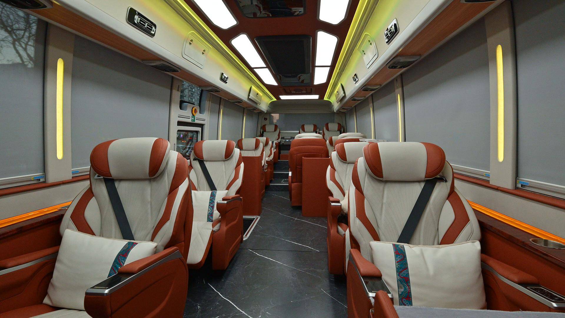 “产品+服务”双升级 苏州金龙引领旅游客运价值变革