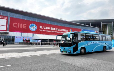 八年护航，使命在肩！苏州金龙硬核品质服务进博会为中国智造添彩