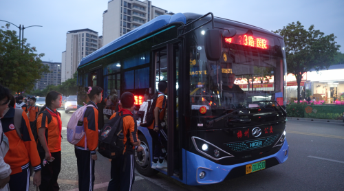 串联客都幸福路！50辆苏州金龙7米纯电公交批量上线梅州