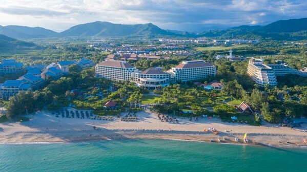 暖冬寻境，三亚亚龙湾万豪度假酒店以温润匠心编织山海避寒之旅