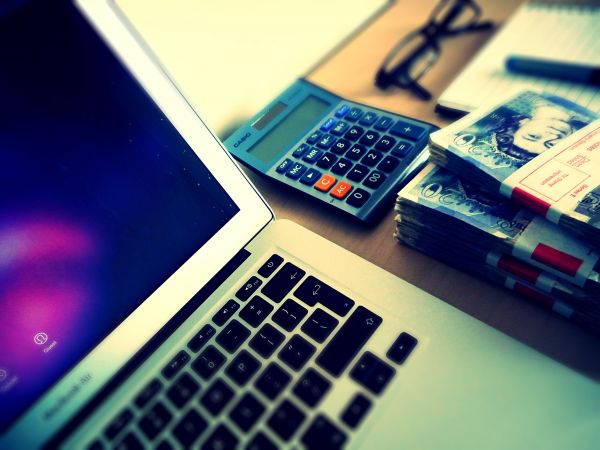 DeepSeek注册资本增加500万 梁文锋总持股超84%