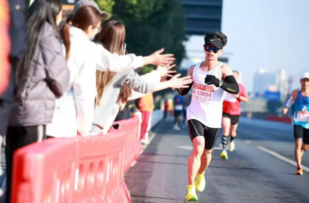 奥特曼卡生产商卡游助力，义乌半马绽放多元魅力