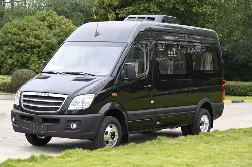 焕新升级智能座舱！苏州金龙新款睿星轻客重新定义“全员头等舱”