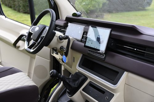 焕新升级智能座舱！苏州金龙新款睿星轻客重新定义“全员头等舱”