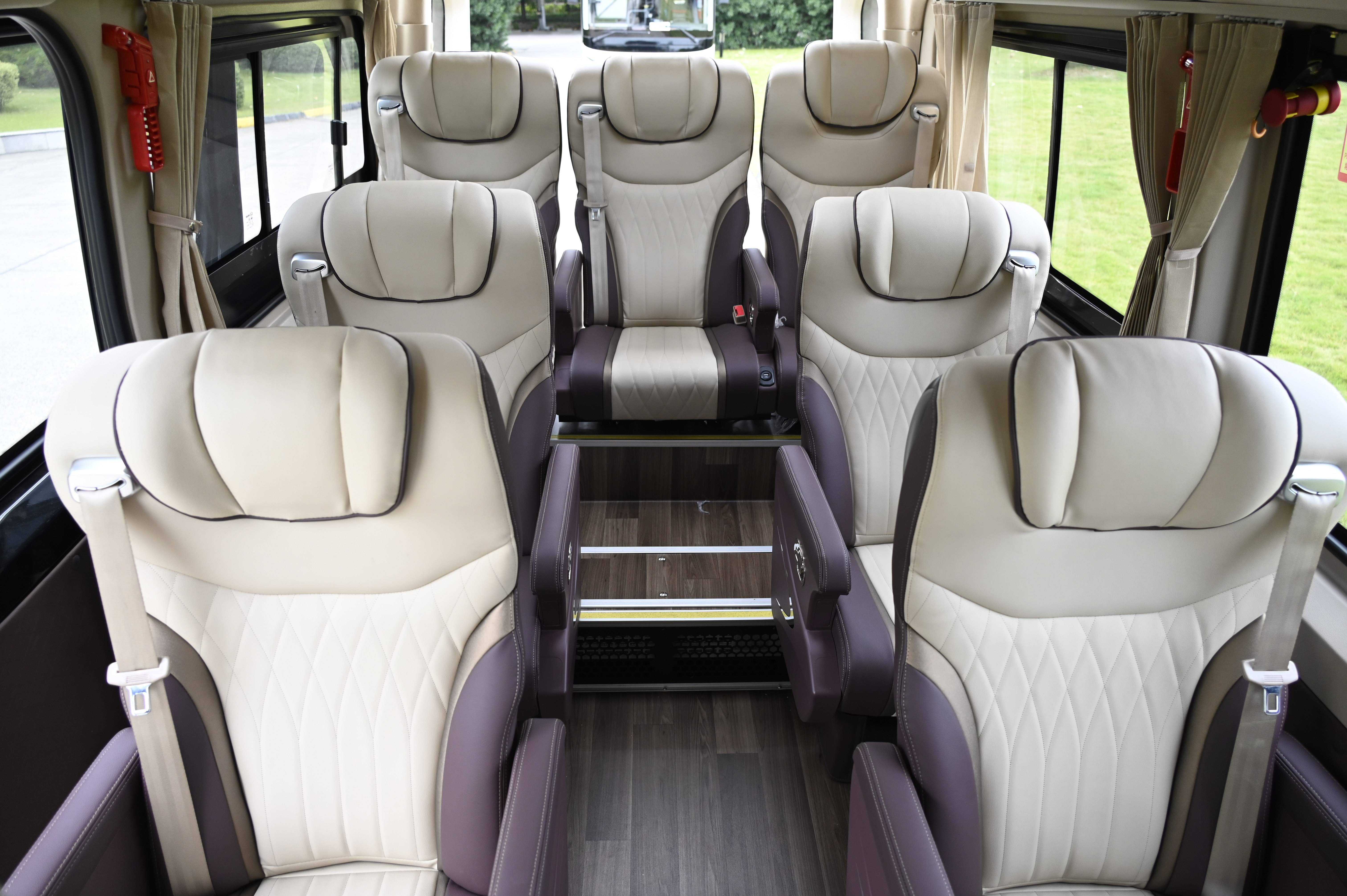 硬核产品铸就品牌实力！苏州金龙荣获“影响中国客车业”两项大奖