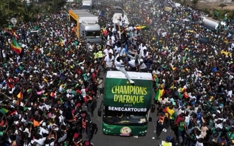 冠军巡游座驾！苏州金龙海格巴士护航非洲杯冠军庆典