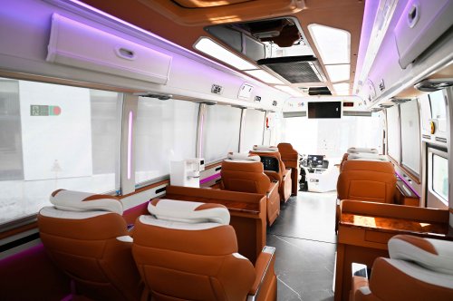 苏州金龙“公路和谐号”:打造高端商旅客运新标准插图2 苏州金龙“公路和谐号”:打造高端商旅客运新标准