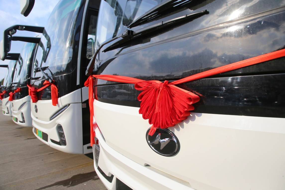 共筑区域出行新生态!批量苏州金龙新V系客车交付张家港港城汽运插图2 共筑区域出行新生态!批量苏州金龙新V系客车交付张家港港城汽运