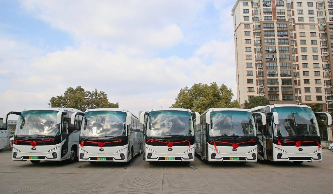 共筑区域出行新生态!批量苏州金龙新V系客车交付张家港港城汽运插图3 共筑区域出行新生态!批量苏州金龙新V系客车交付张家港港城汽运