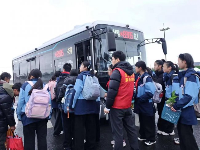 从“家门口”直达“校门口”：苏州金龙开启智慧护学新模式