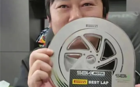 李亚鹏心疼张雪拍卖奖杯：已找朋友拍下送回去