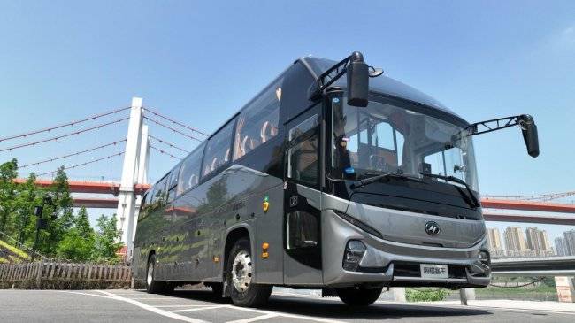 客旅新生态，共启新V来：苏州金龙精品战略重塑重庆出行新格局
