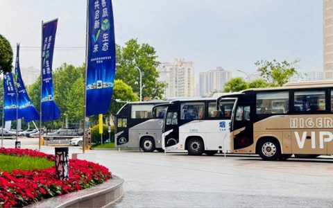 “绿”动西北！苏州金龙新V系解锁旅游客运新生态