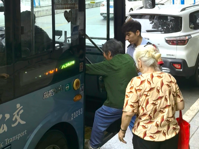 苏州金龙微循环公交：承载重庆满满民生幸福