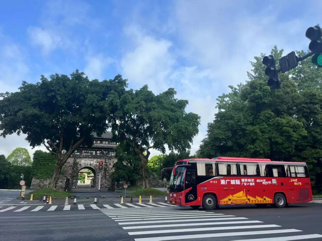 全线“焕”新!渝广城际便民快巴升级苏州金龙海格新V系客车插图3 文章配图-1